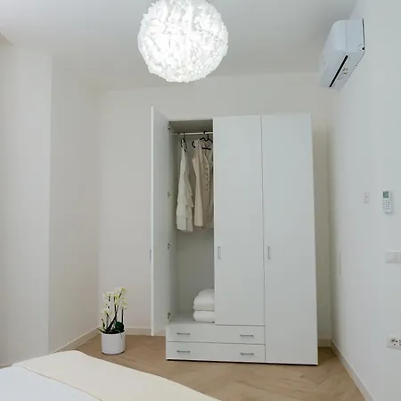 アパート Estia ヴィッラシミーウス